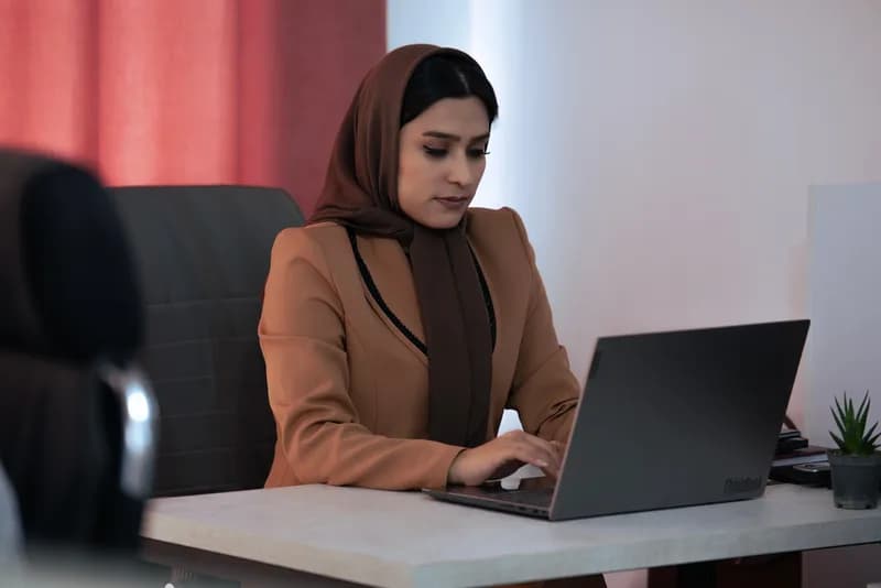 مدیریت محتوا و بهروزرسانی سایت توسط کارشناس برتینا