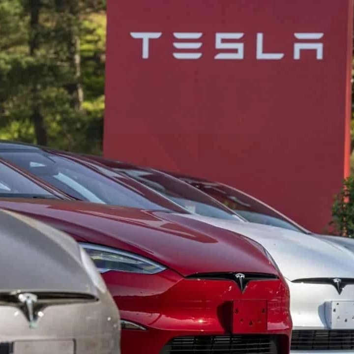 اتومبیلهای خودران تسلا تا سال 2033 از انسانها باهوشتر میشوند