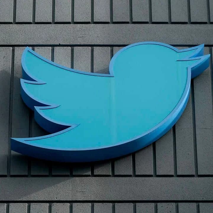 توییتر روی قابلیت تبدیل خودکار متنهای طولانی به رشته توییت کار میکند